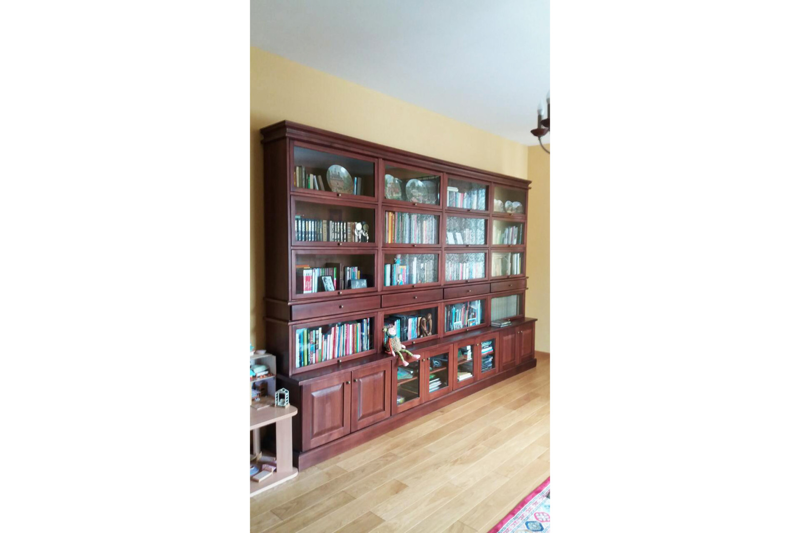 Книжкова шафа