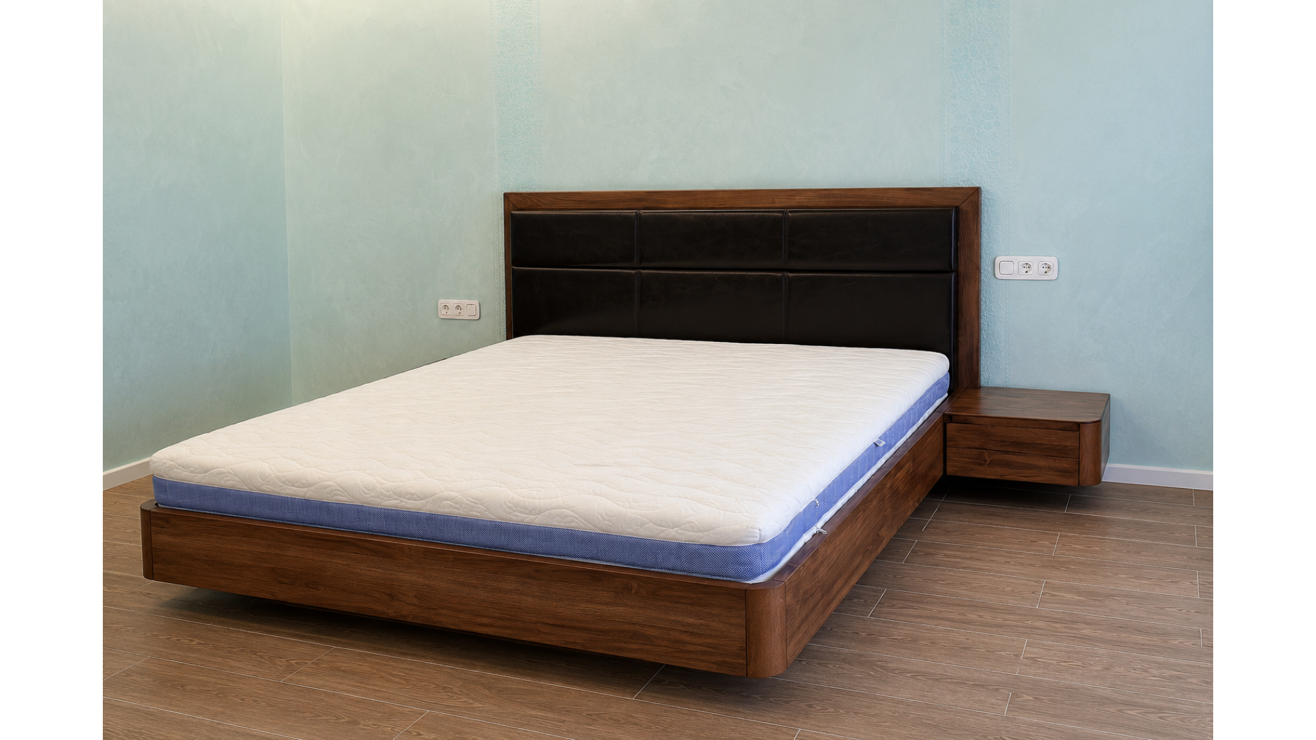 CALIFORNIA bed and floor mirror